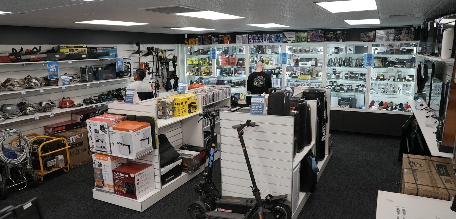 Dollar Dealers storefront